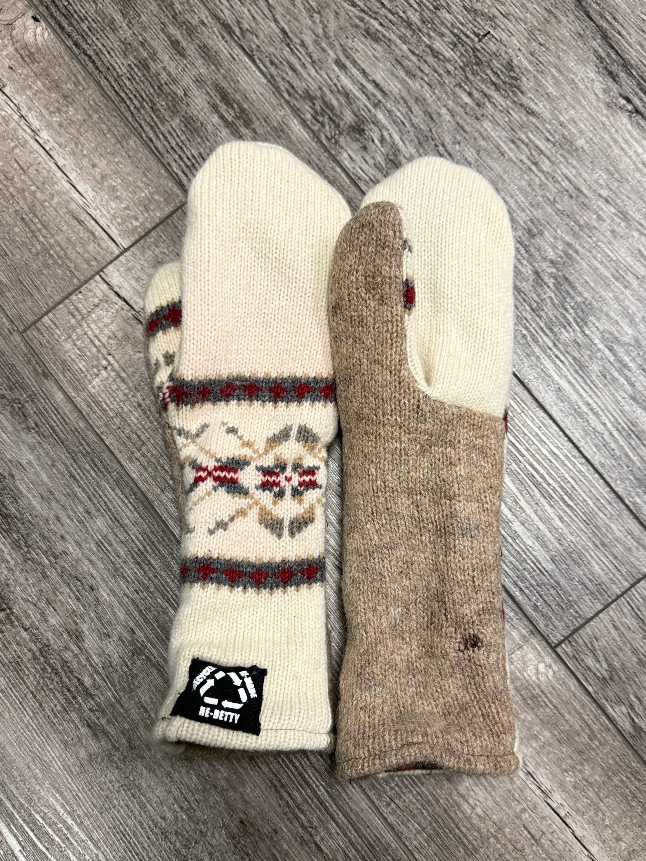 REBETTY WOOL MITTENS