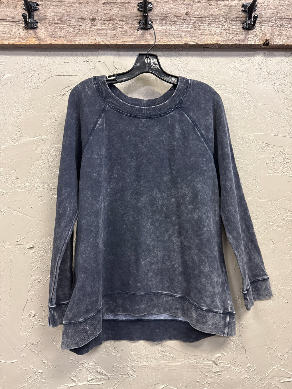 NWT LIVI CREWNECK SWEATSHIRT
