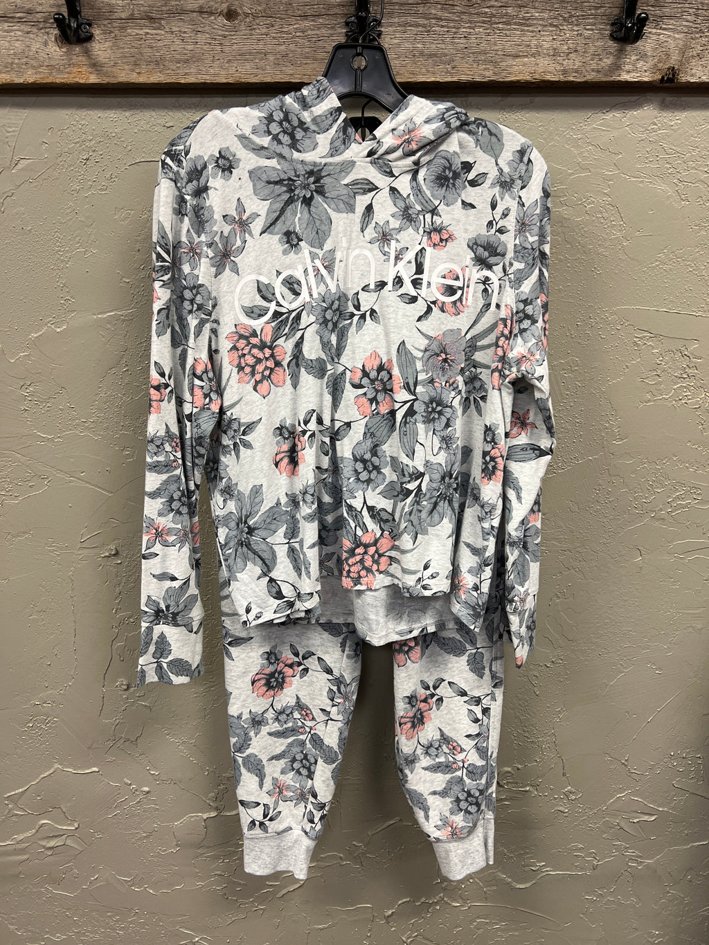 NWOT CALVIN KLEIN 2PC LOUNGE SET