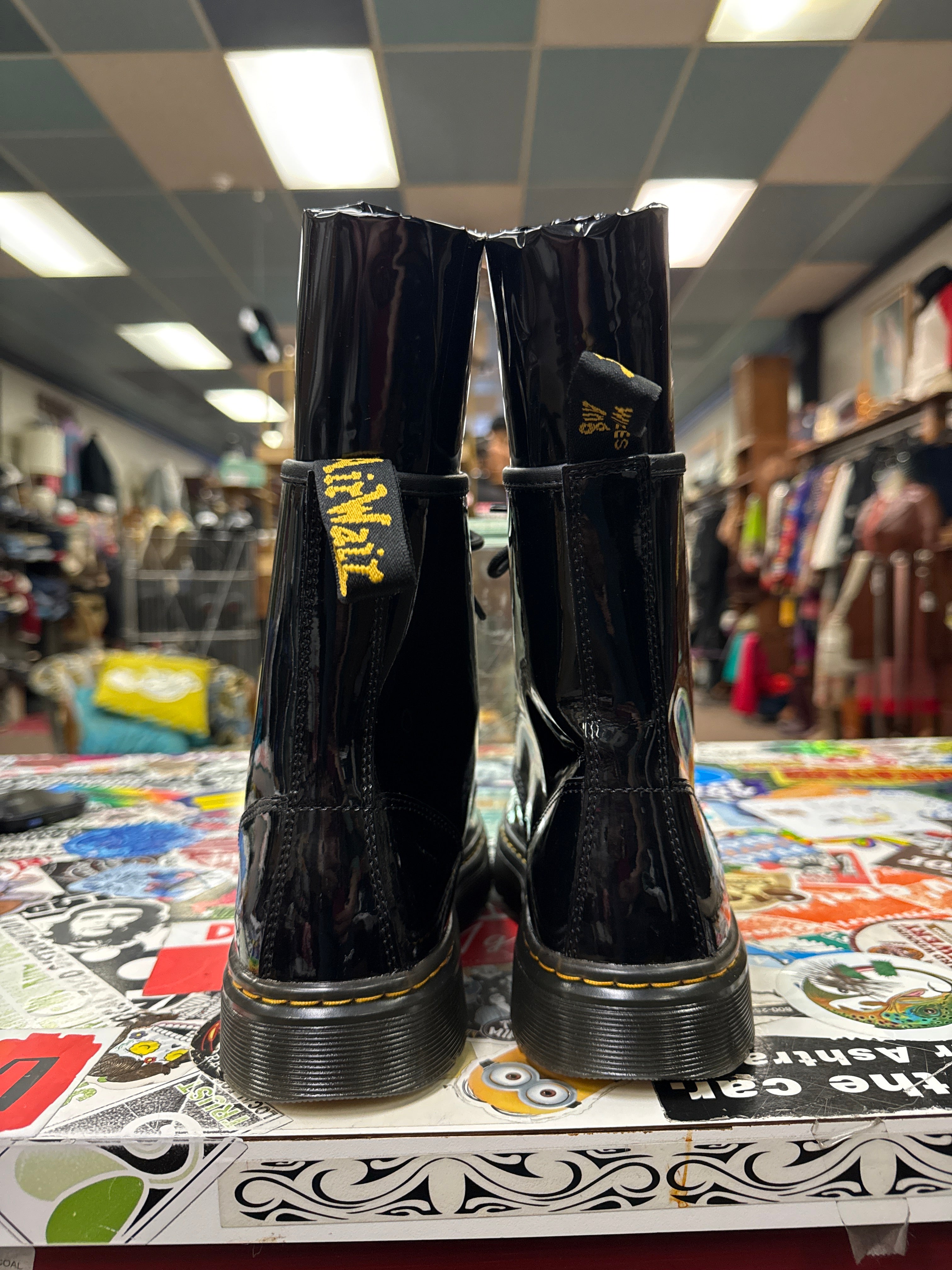 NWOT DR MARTEN PATENT LAMPER (org$170)