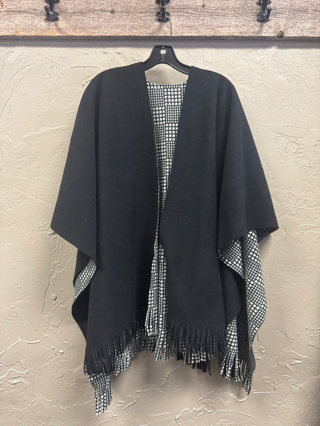Eivissa Reversible Fleece Wrap