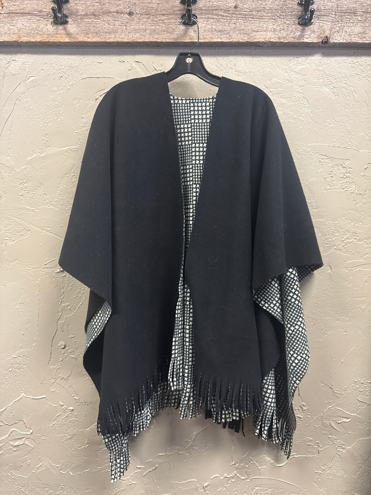 Eivissa Reversible Fleece Wrap