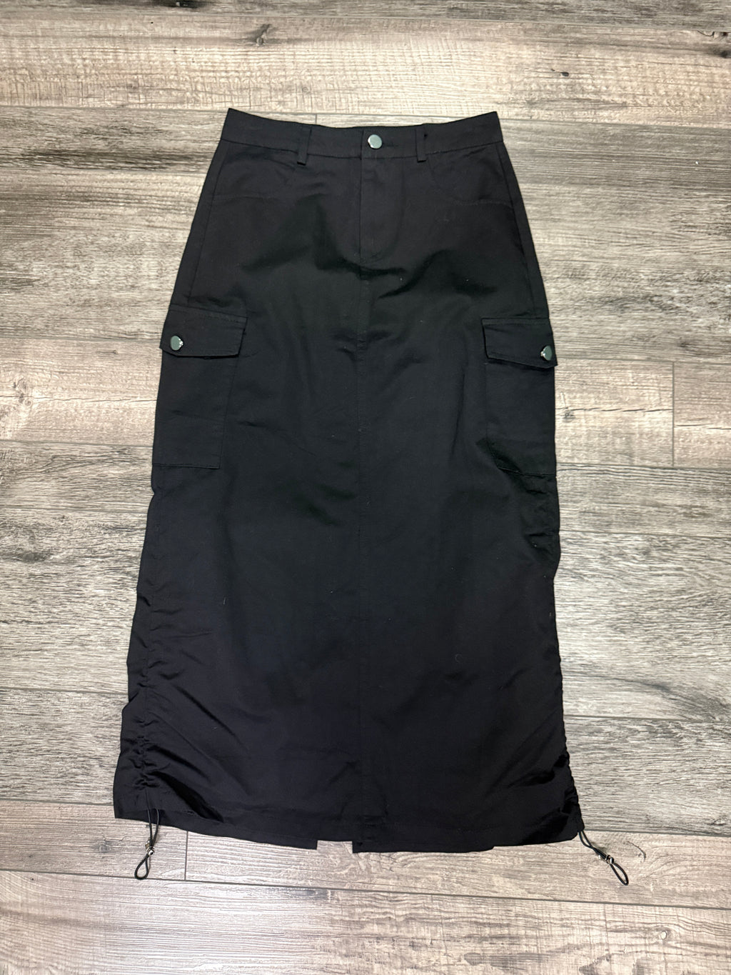 BLACK CARGO MIDI SKIRT