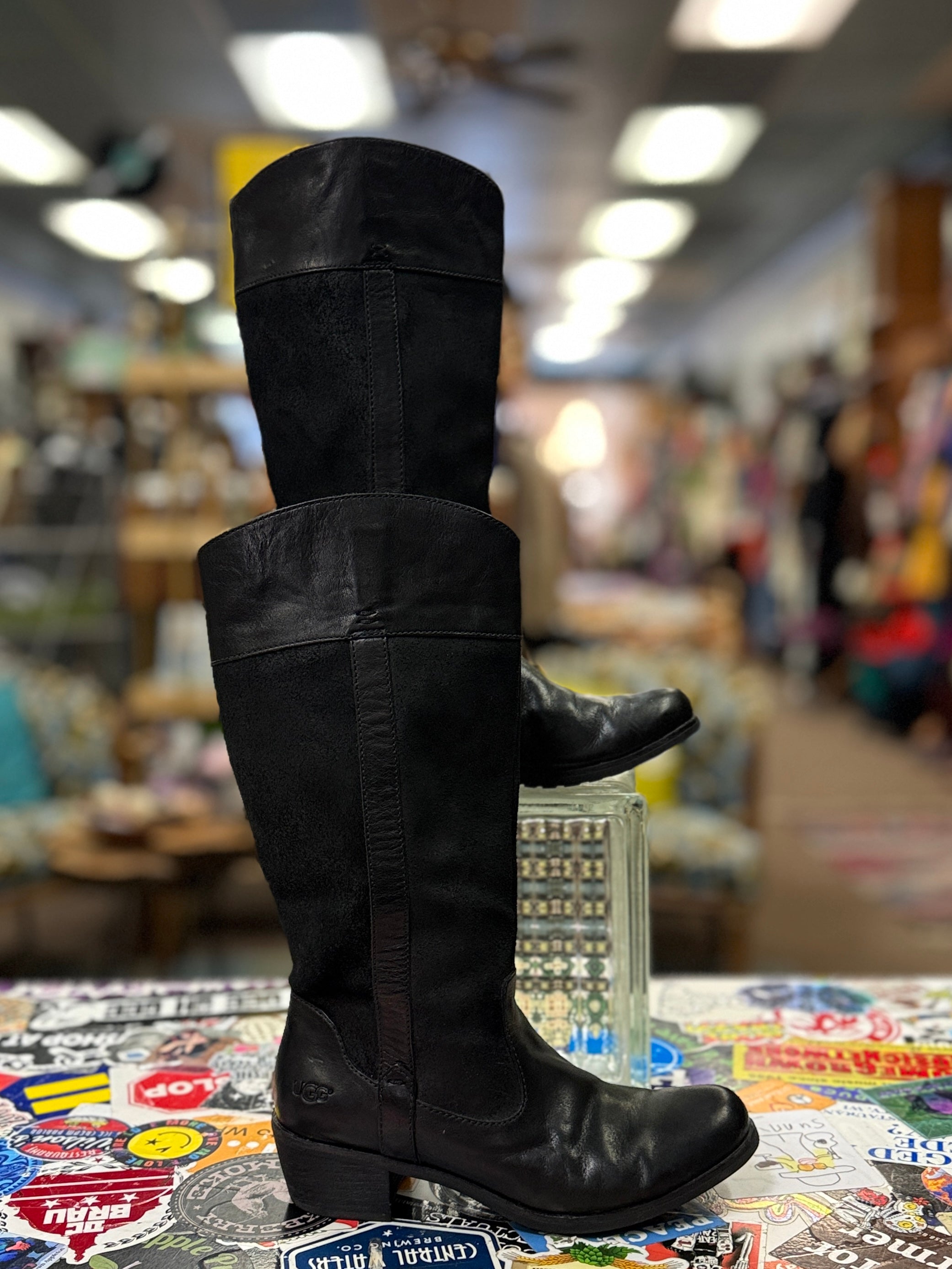 UGG CASSIS LEATHER BOOT (org$250)