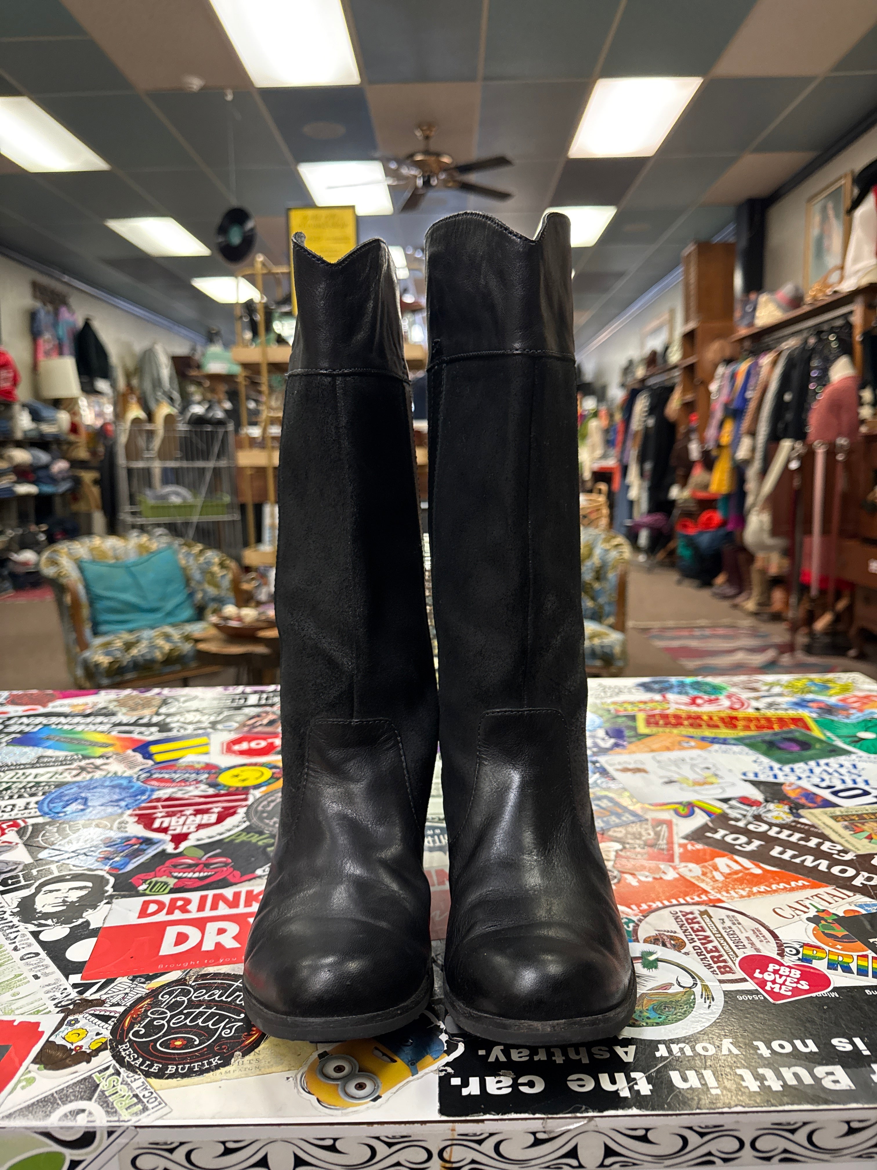 UGG CASSIS LEATHER BOOT (org$250)