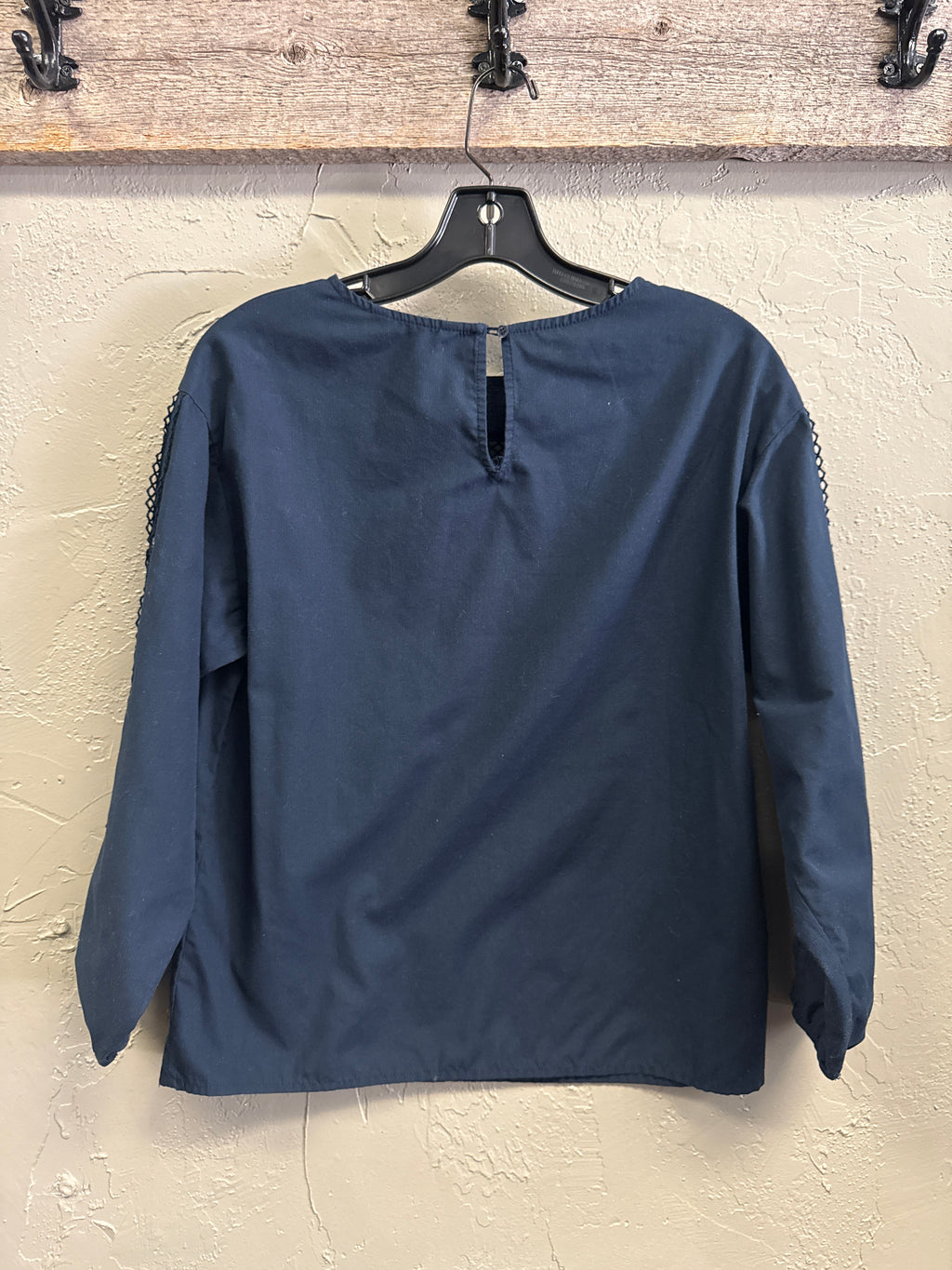 BANANA REPUBLIC LATTICE ACCENT TOP