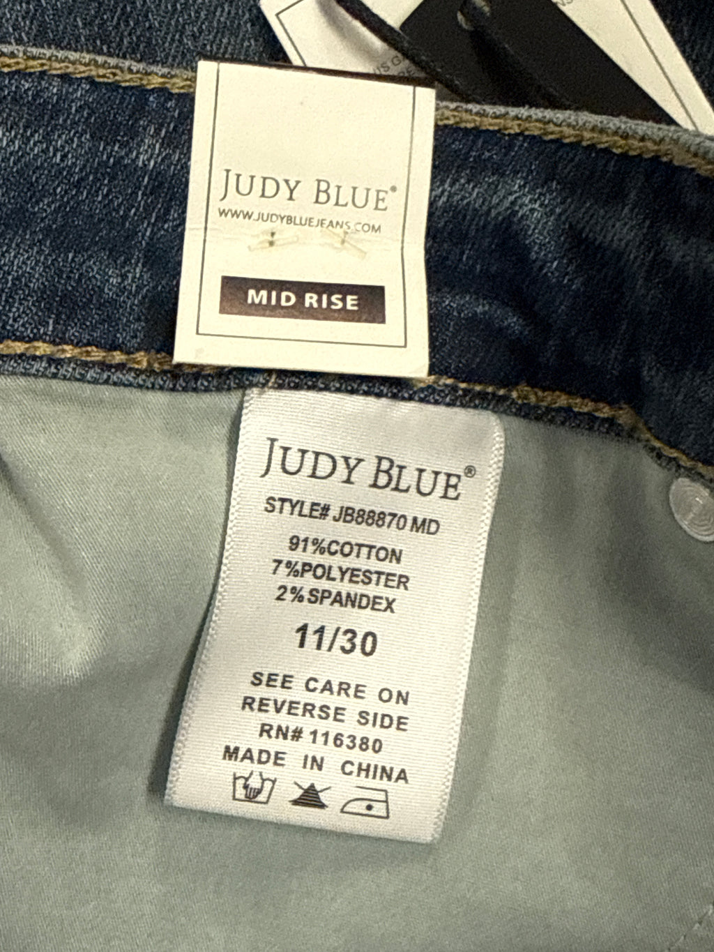 NWT JUDY BLUE MID-RISE VINTAGE STRAIGHT