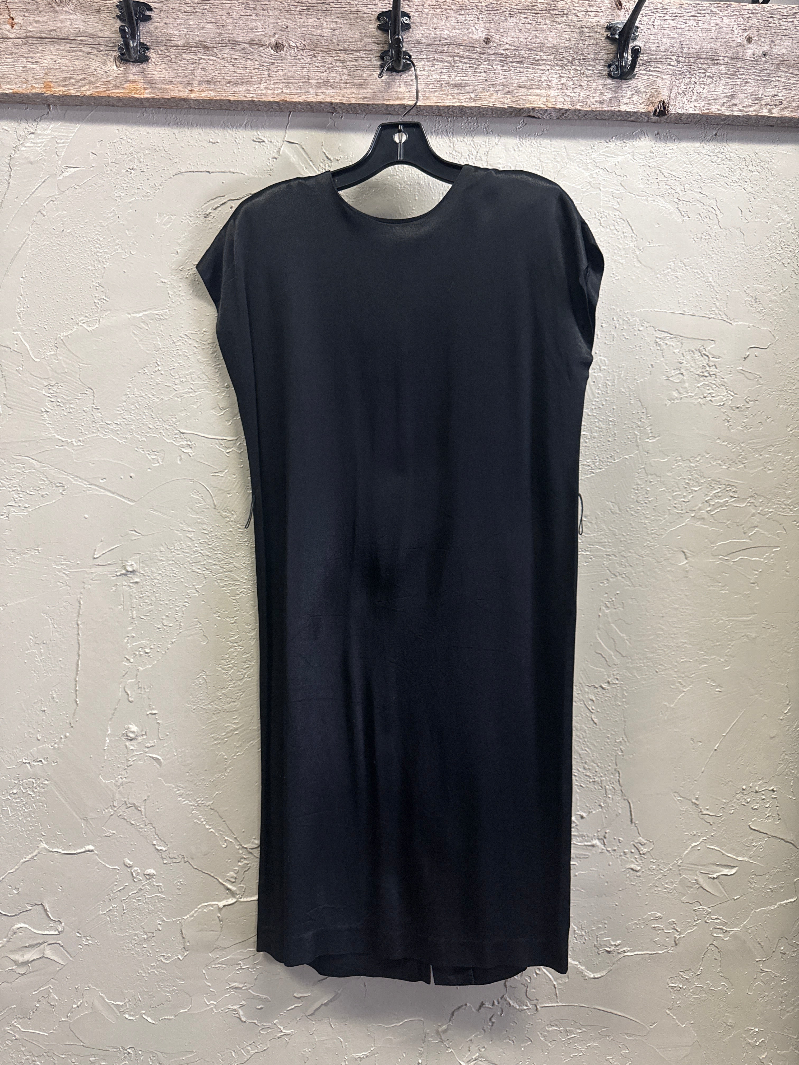 MINIMALIST BLACK MIDI DRESS