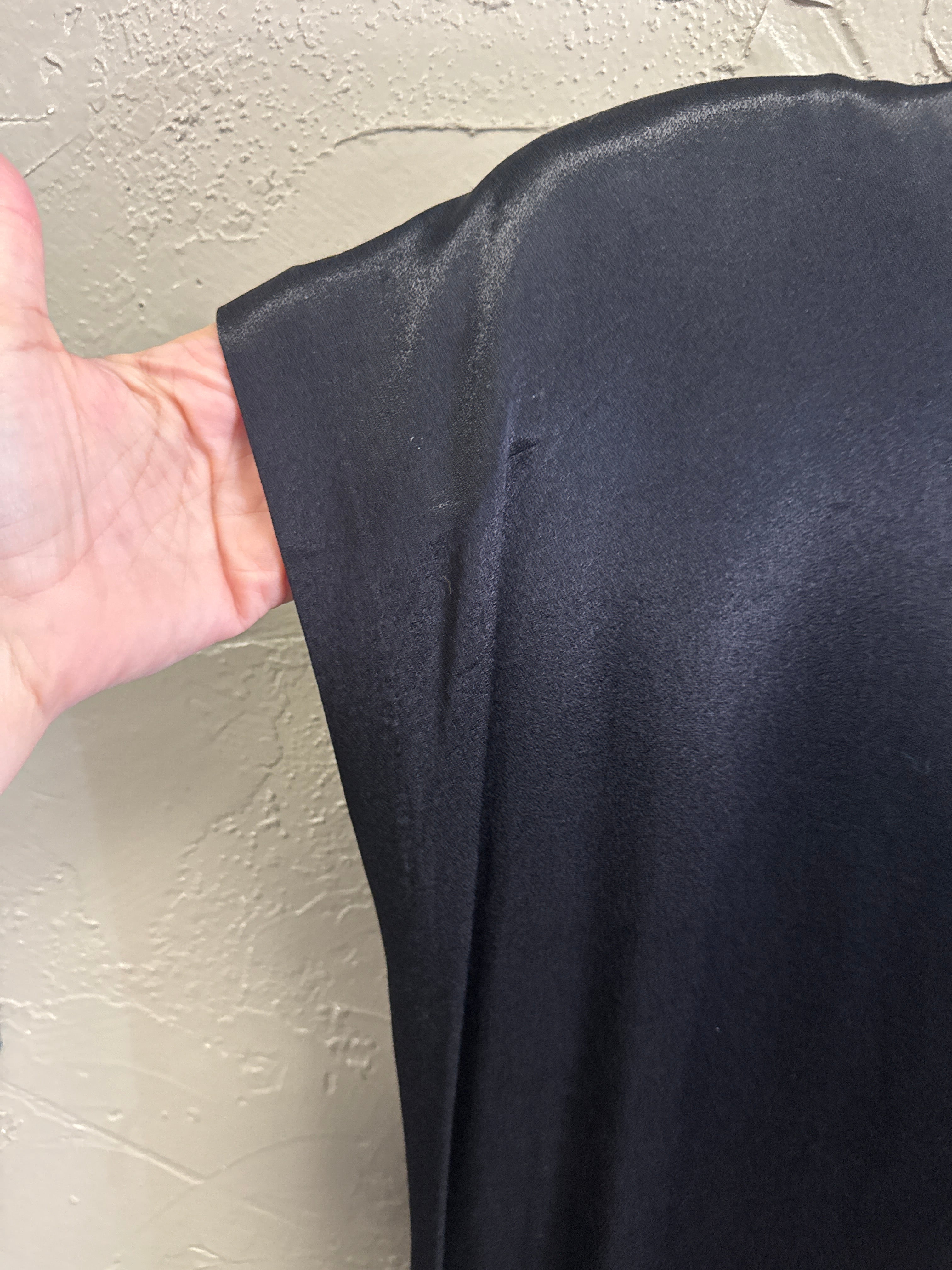 MINIMALIST BLACK MIDI DRESS