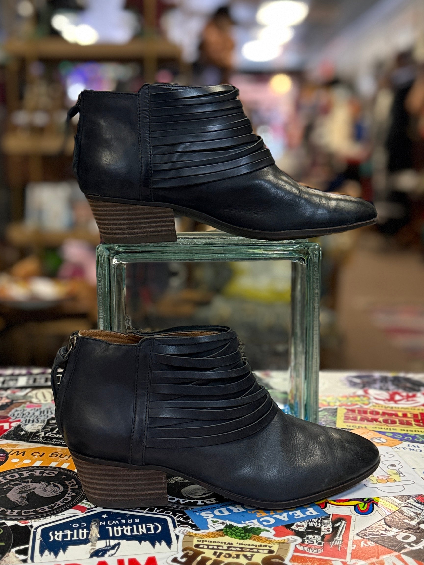 CLARKS LEATHER ANKLE BOOT (org$130)