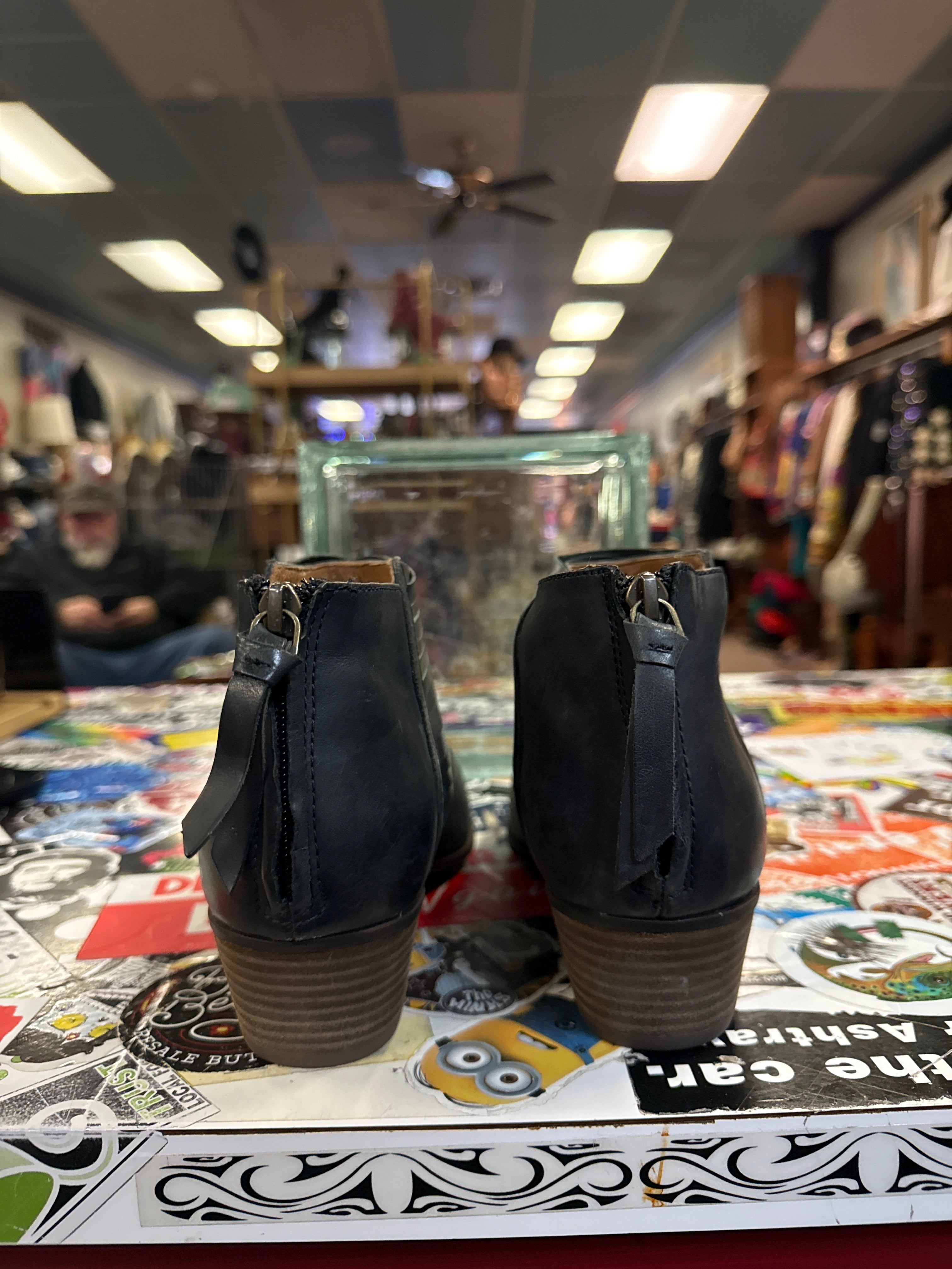 CLARKS LEATHER ANKLE BOOT (org$130)