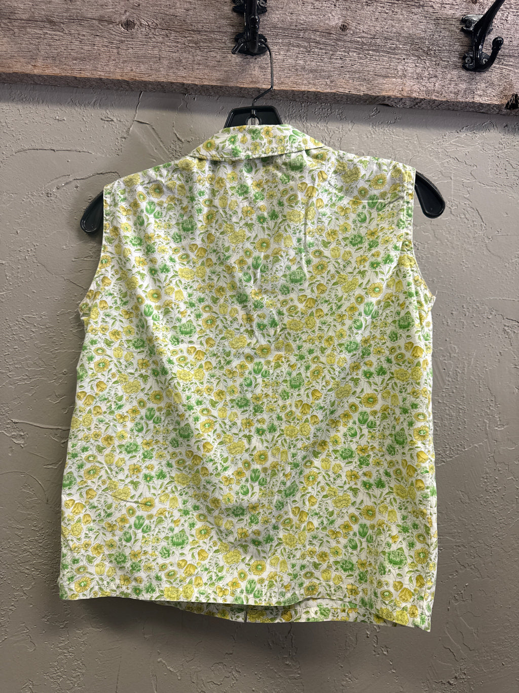 VTG SLEEVELESS FLORAL TOP