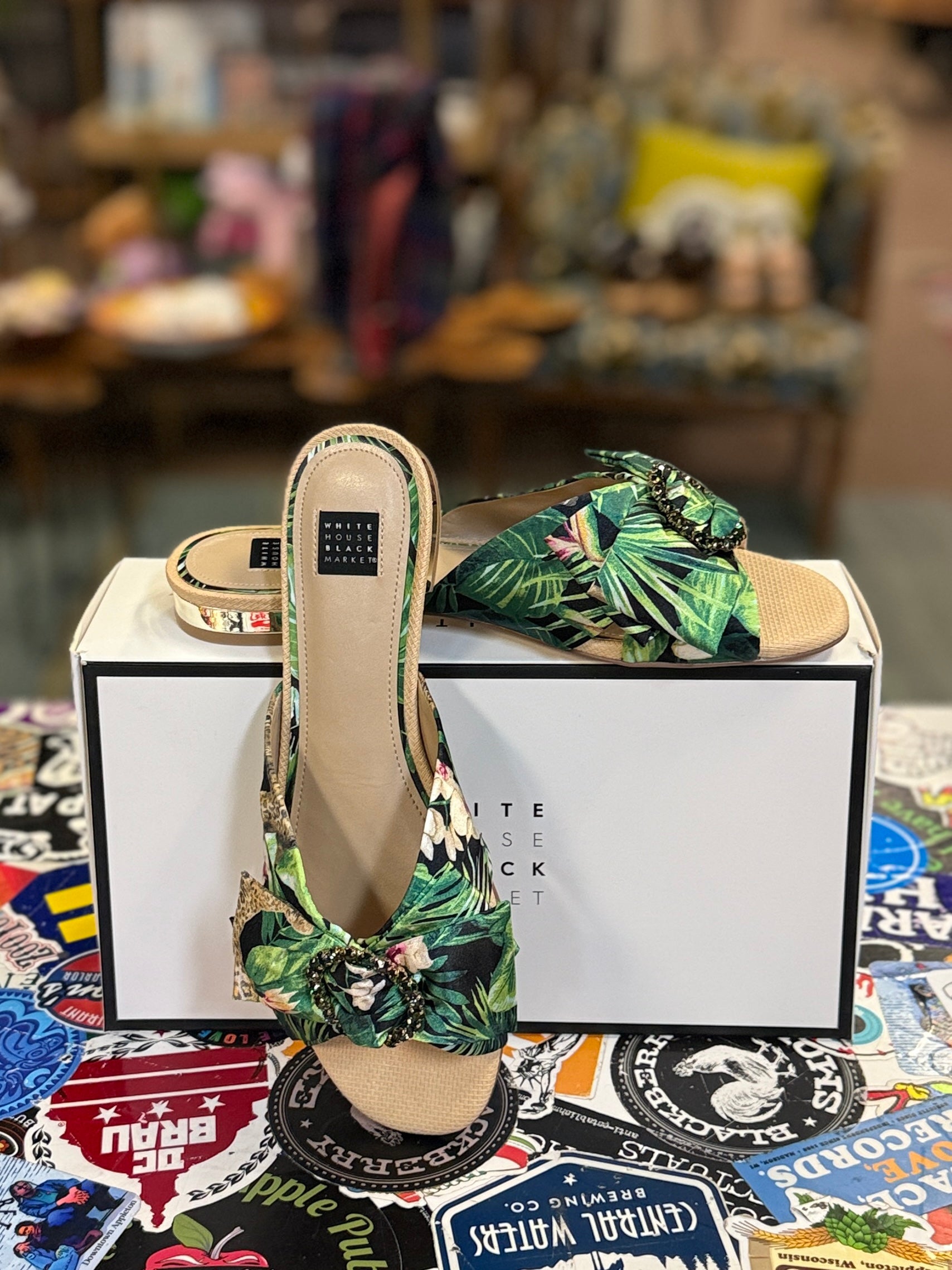 NIB WHBM EMERALD BOW SLIDES (org$110)