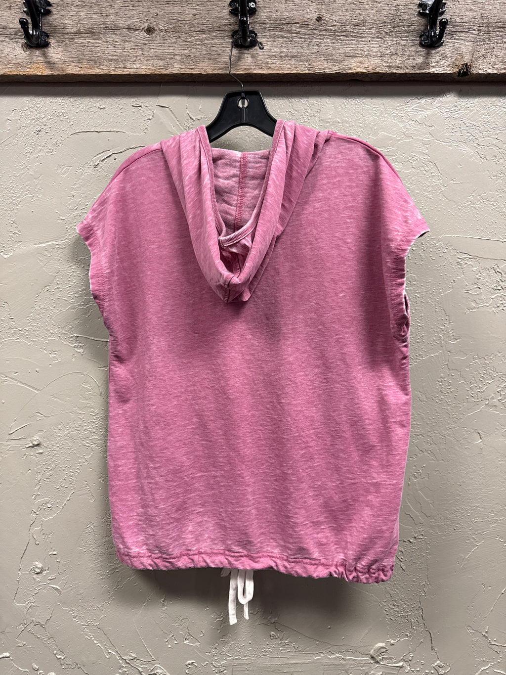 SHORT-SLEEVE HOODED TUNIC