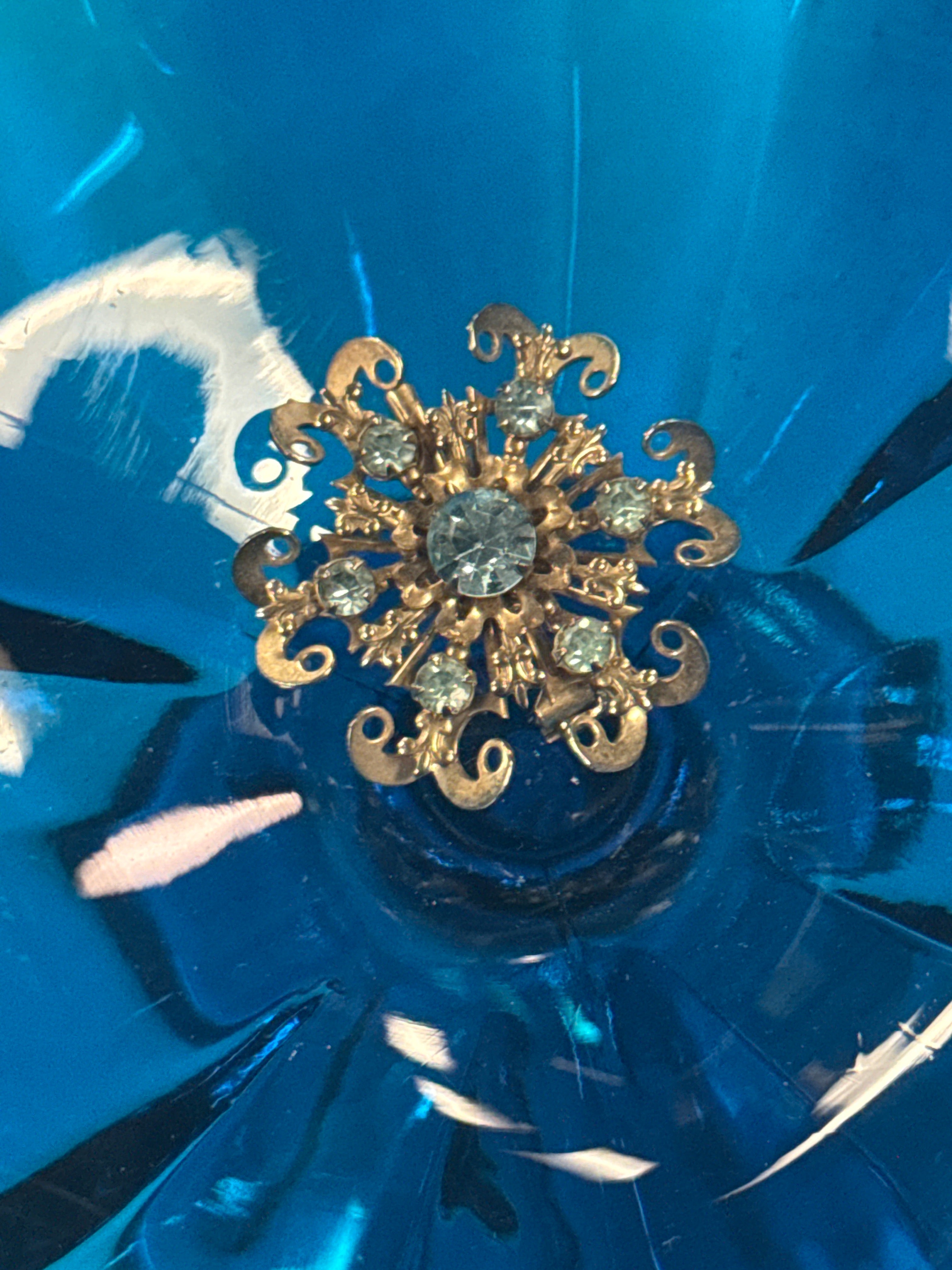 VINTAGE BROOCHES