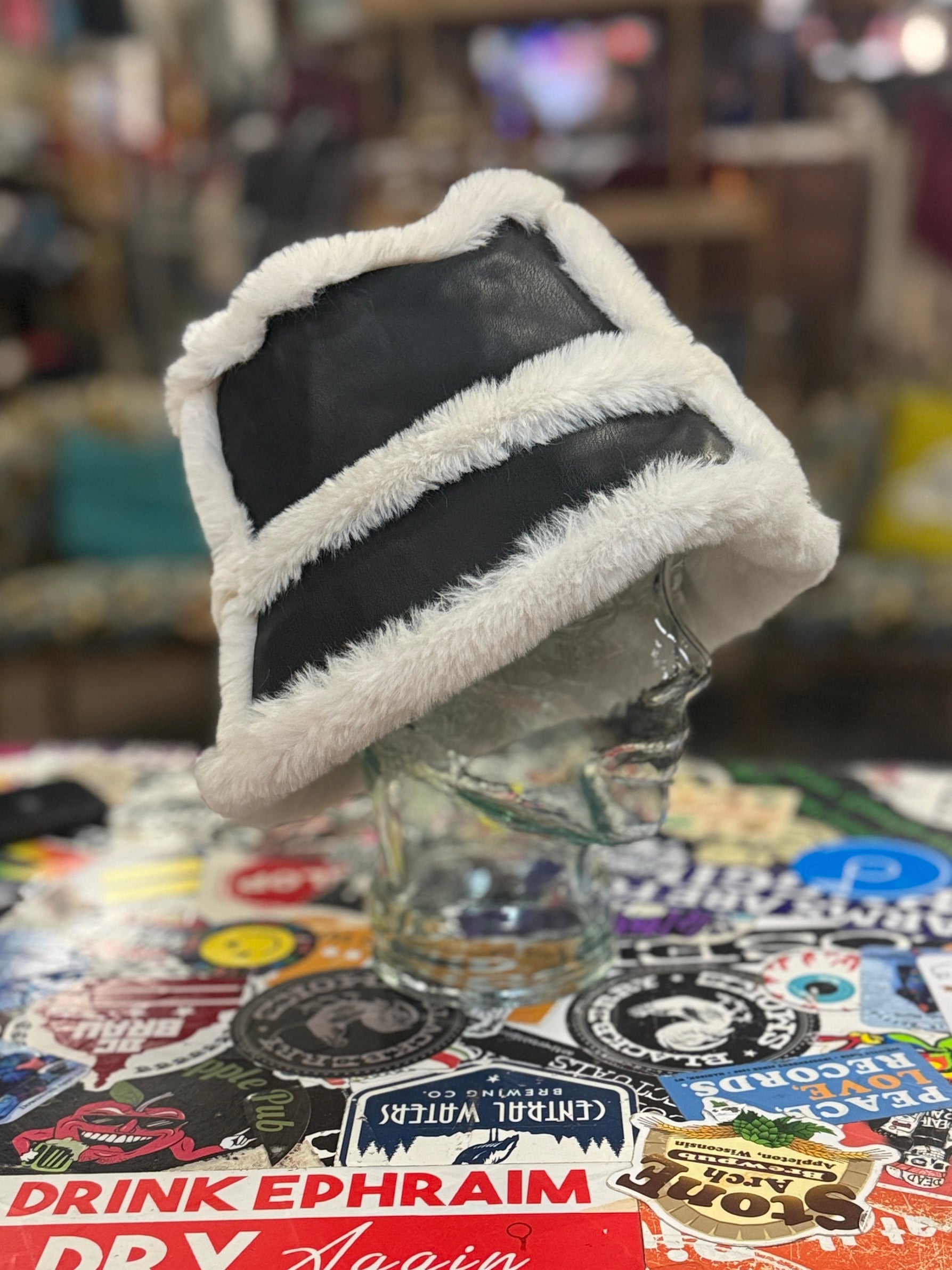 FLUFFY TRIM BUCKET HAT
