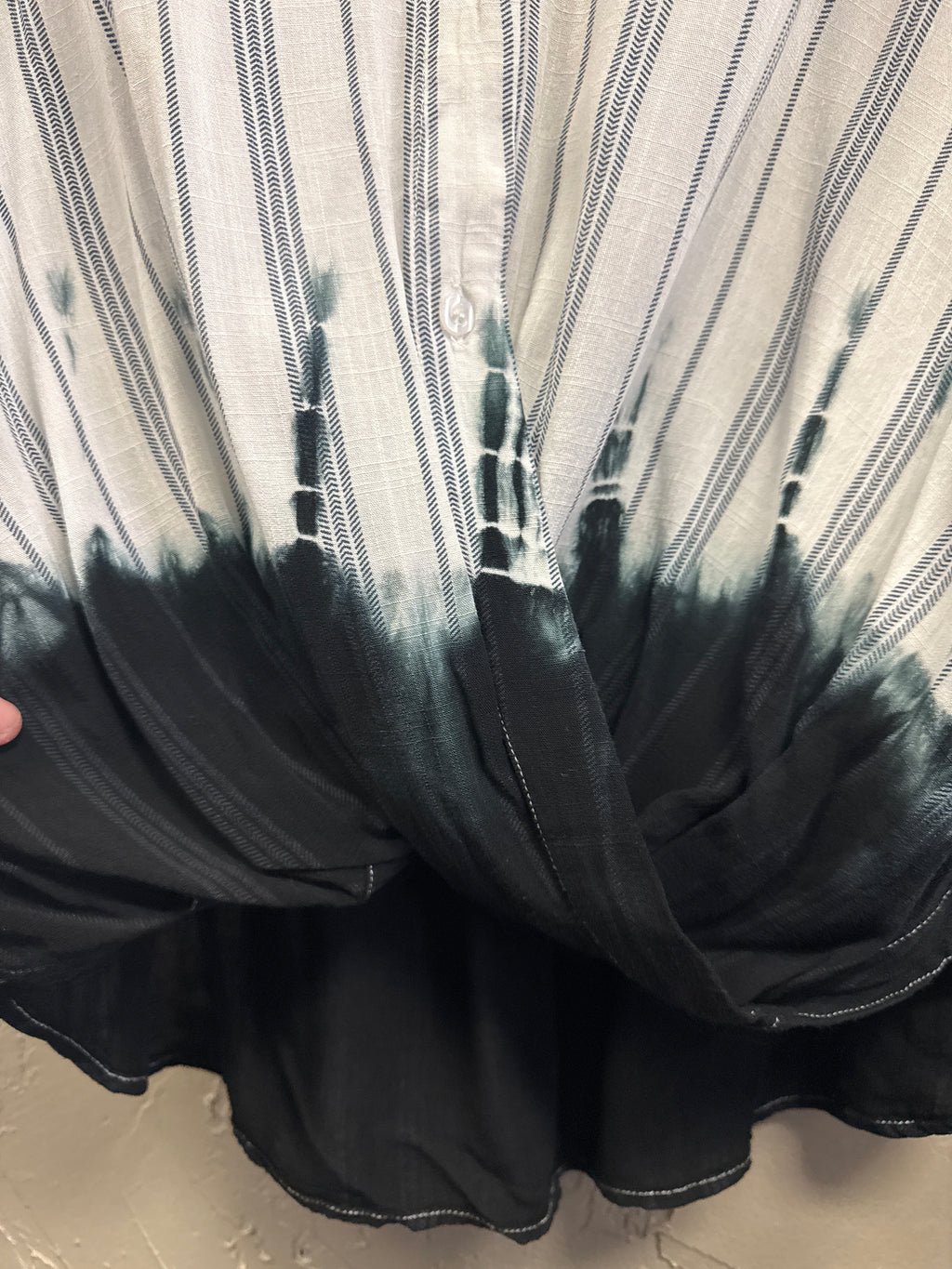 THE ROOM TWIST-FRONT BLOUSE