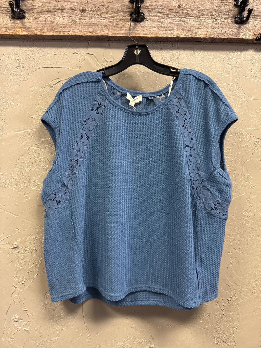 NWT UMGEE LACE ACCENTED TOP (org$29)