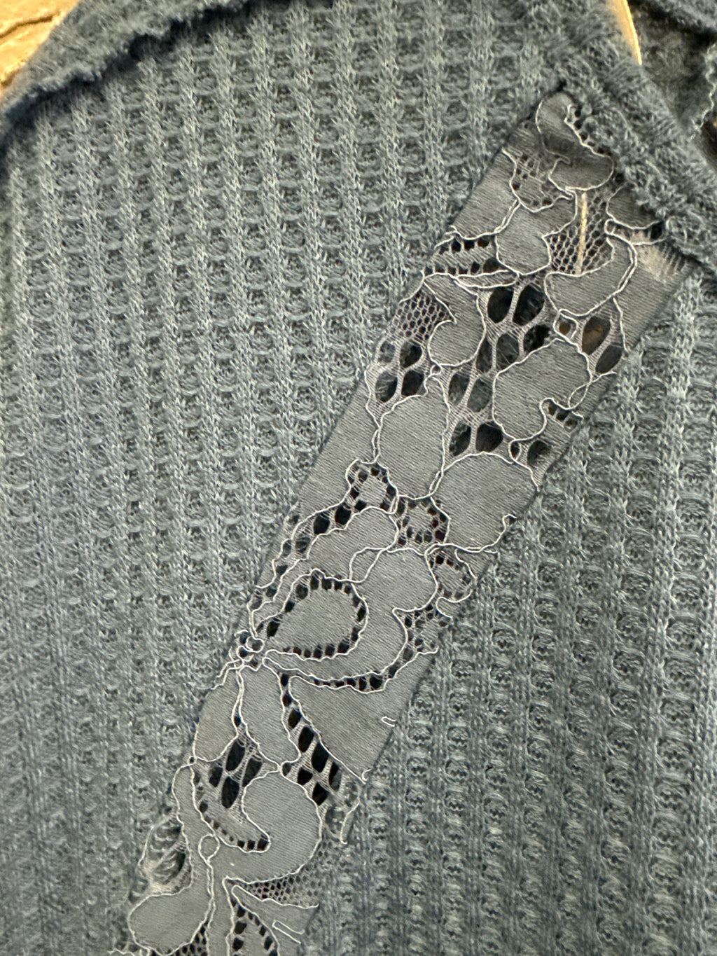 NWT UMGEE LACE ACCENTED TOP (org$29)