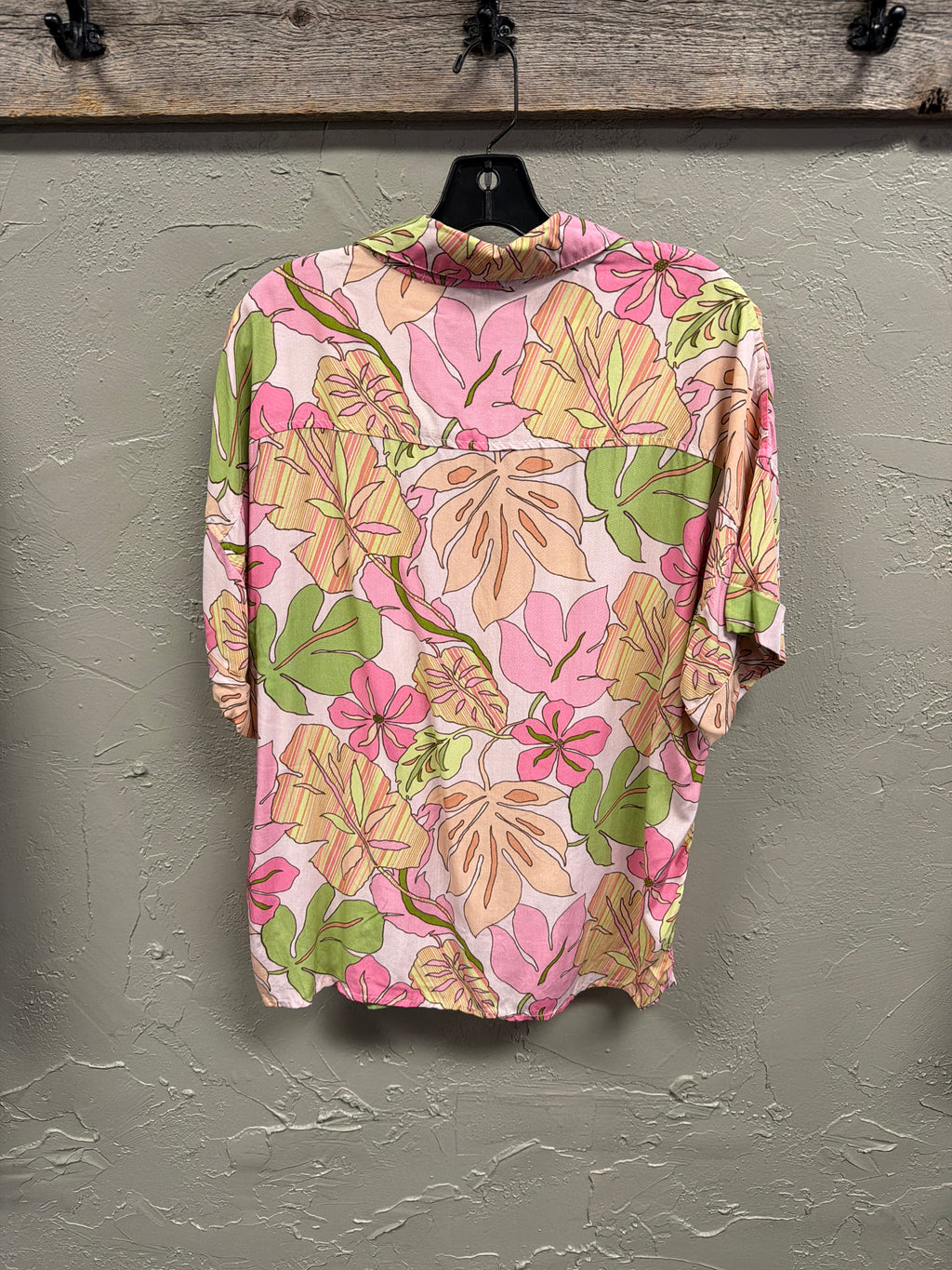 NWT Life Floral Shortsleeved Top