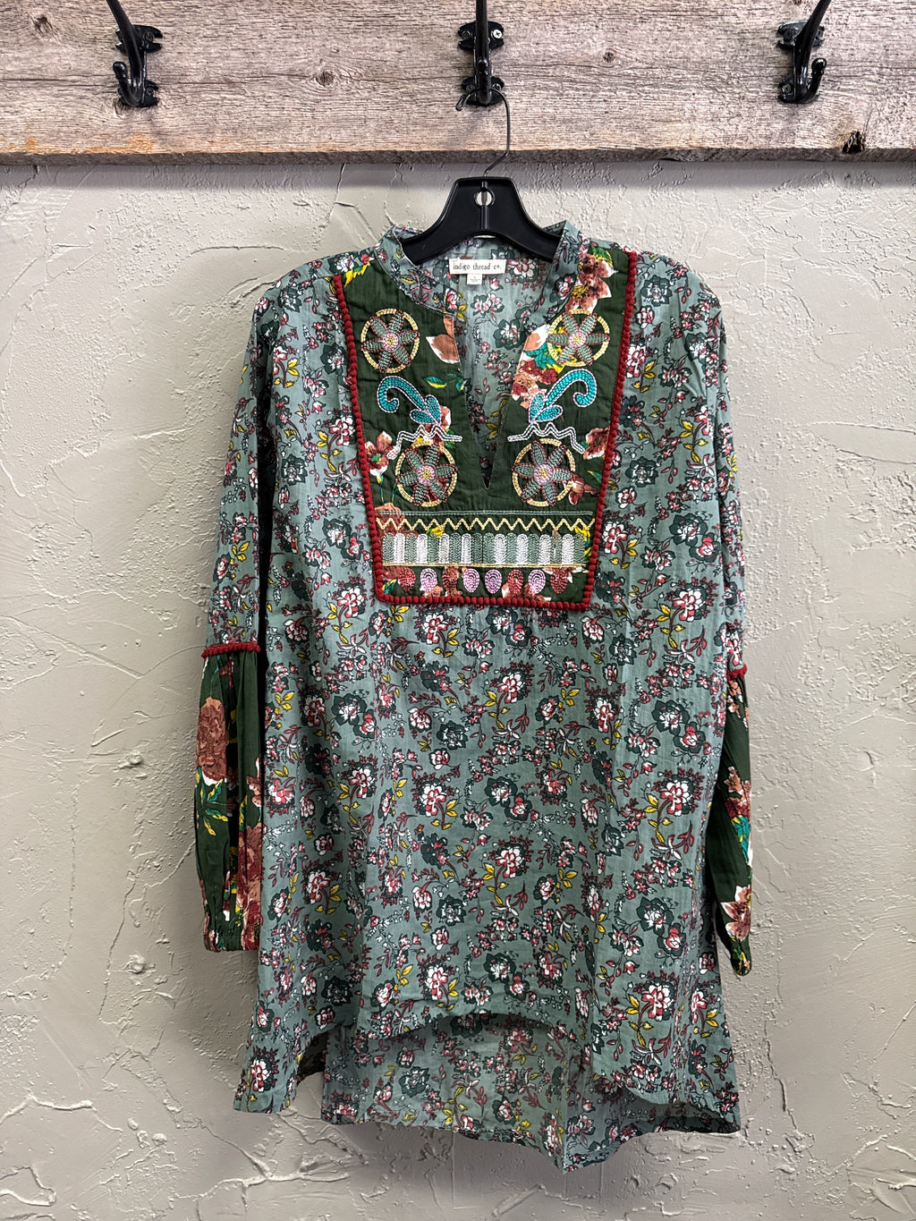 NWOT Indigo Thread Split Neck Tunic (org$88)