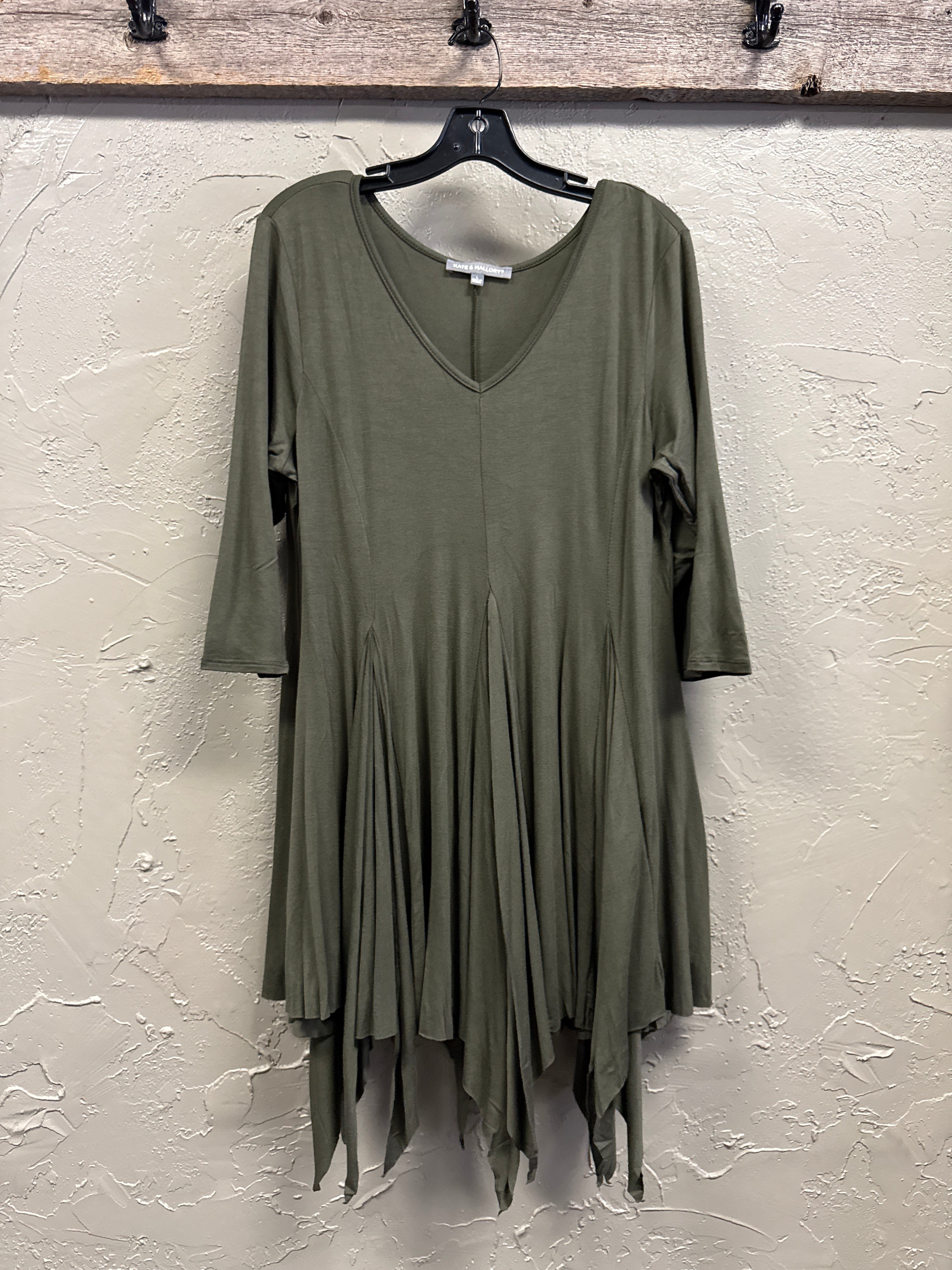 NWOT Kate & Mallory Handkerchief Hem Tunic