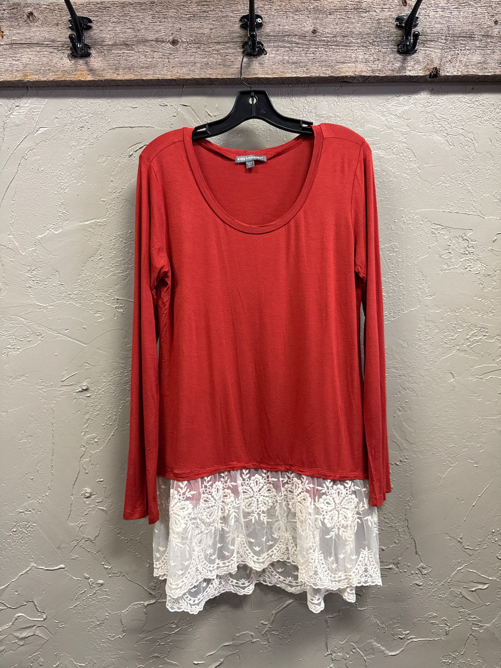 NWOT Kate & Mallory Lace Hem Tunic