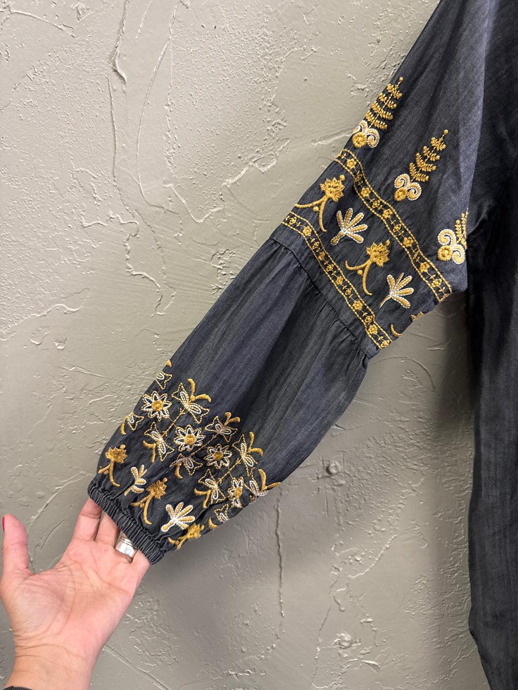 NWOT Indigo Thread Embroidered Boho Blouse
