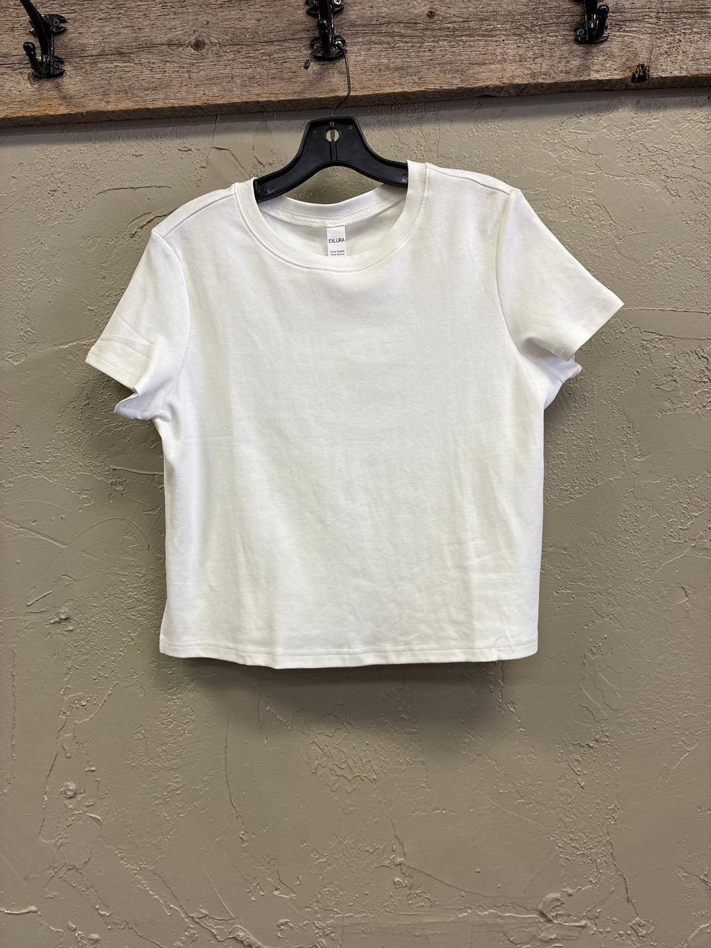 NWT Exlura Short Sleeve Crop Tee