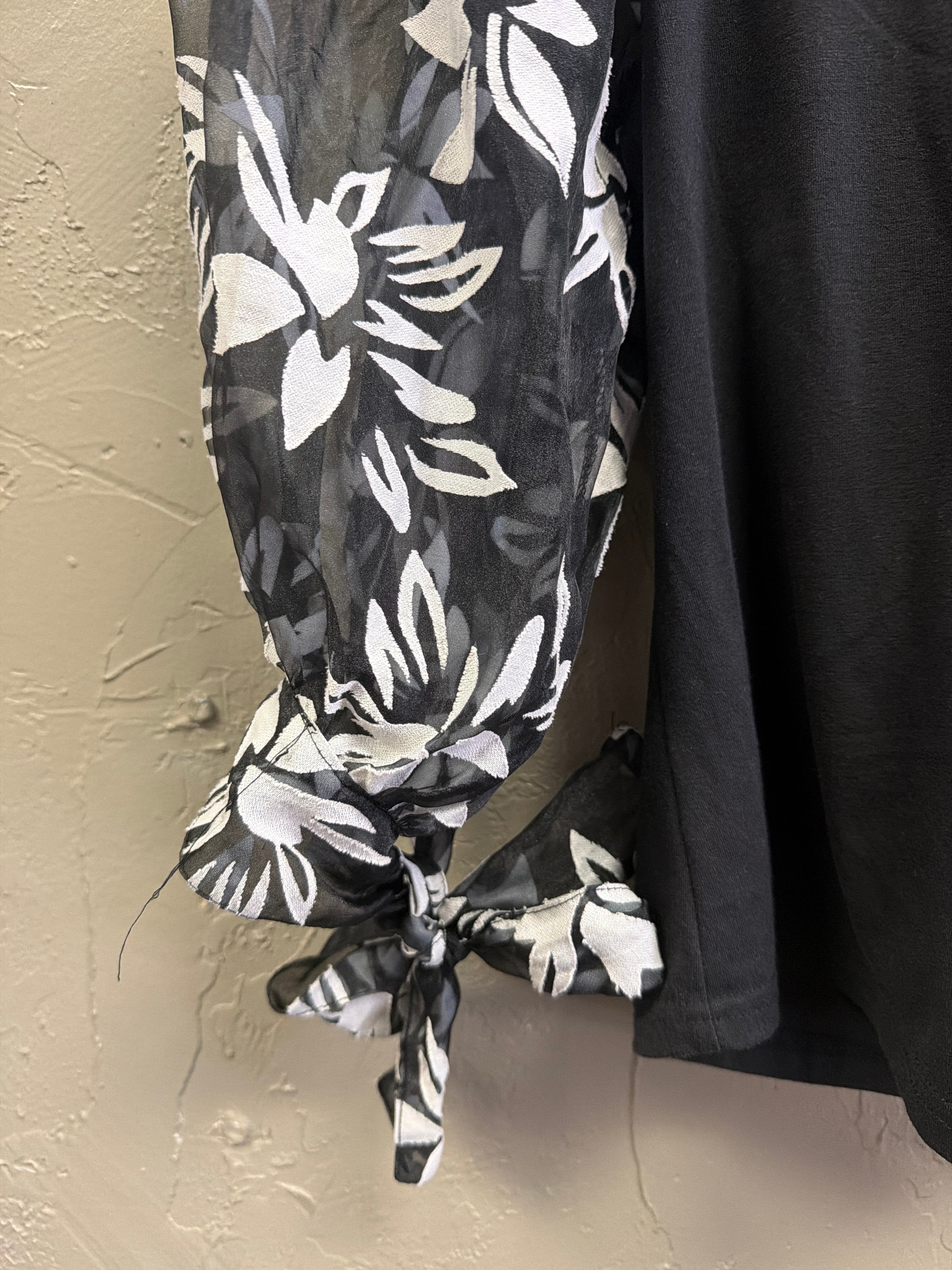 Kaktus Balloon Sleeve Blouse
