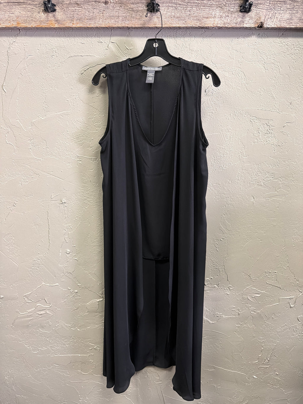 NWOT Kate & Mallory Sleeveless High-Low Top (org$59)