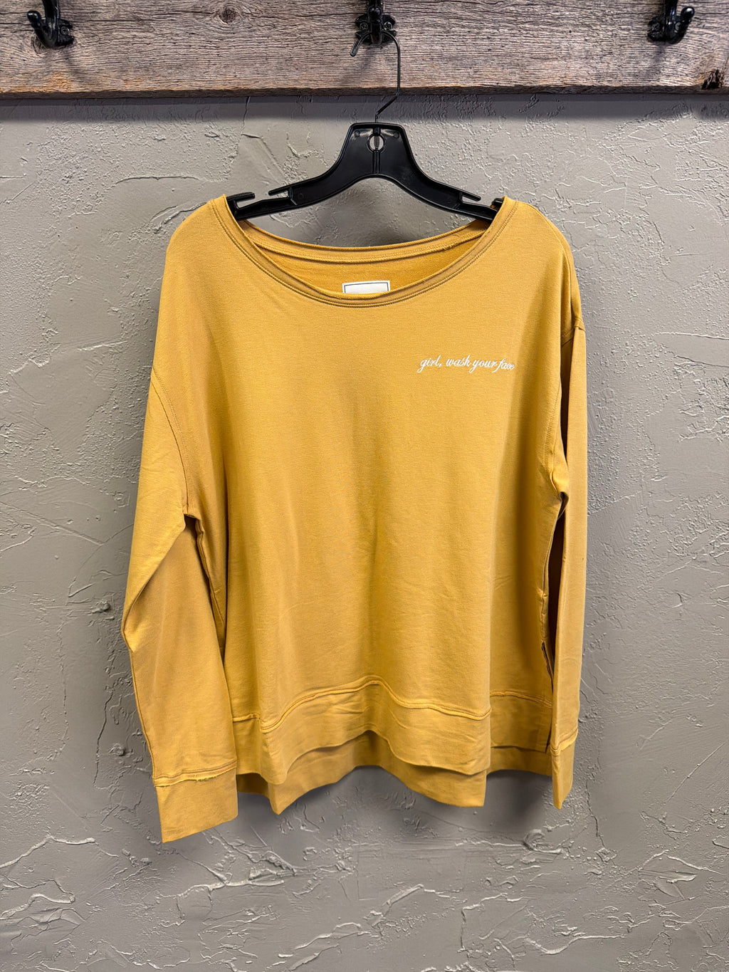 NWOT Rachel Hollis Crewneck