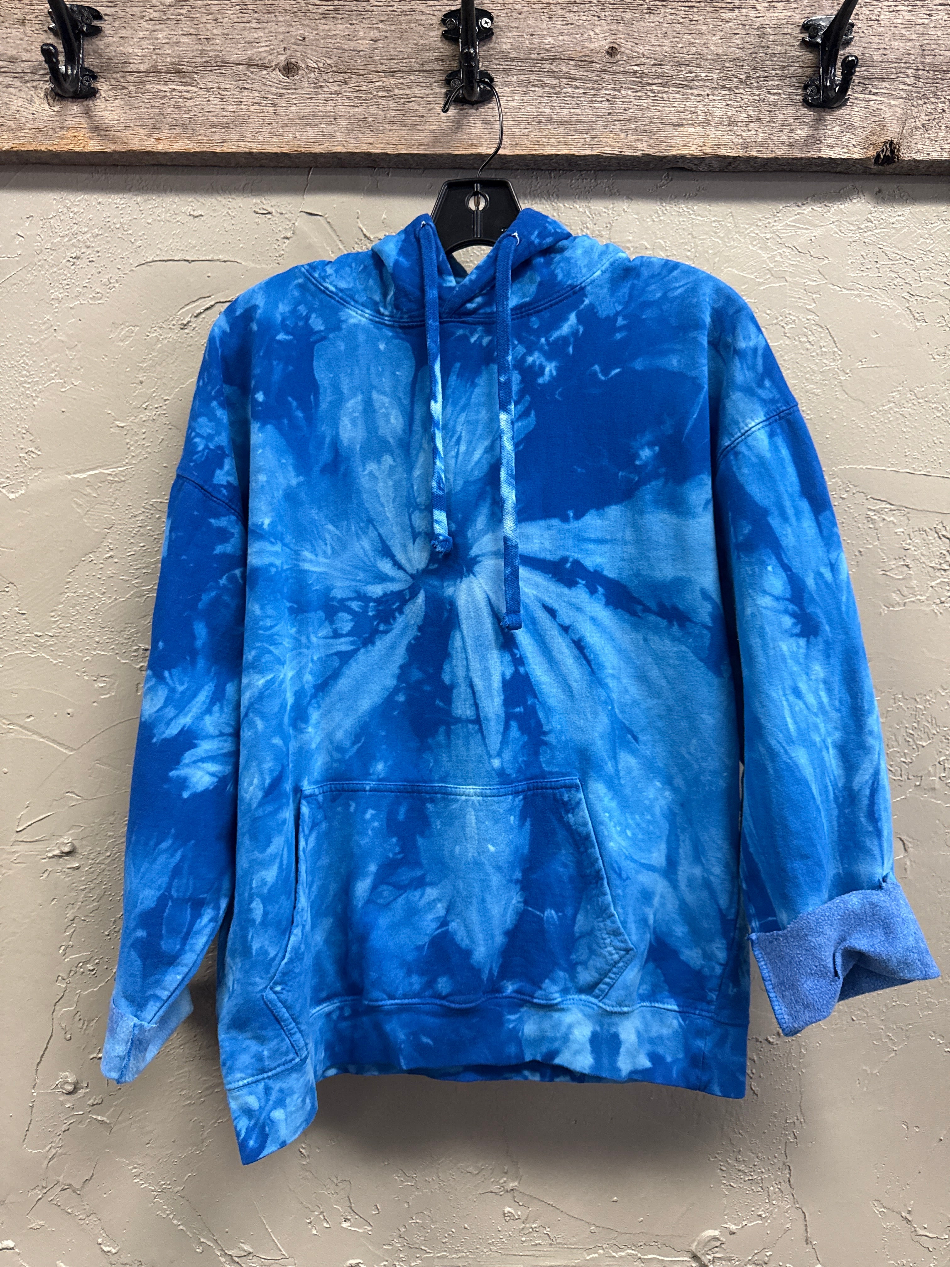 NWOT Colortone Blue Spiral Hoodie