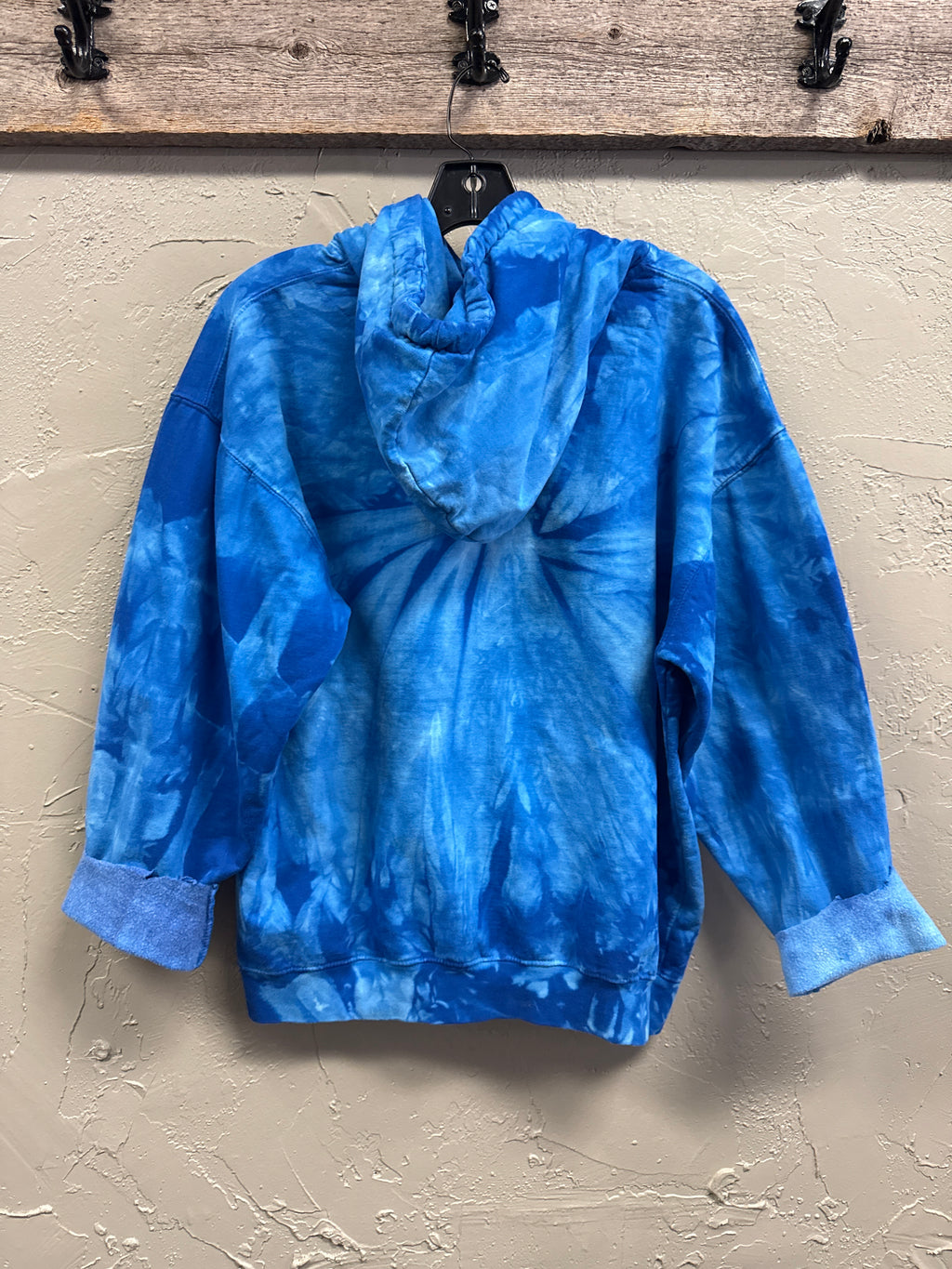 NWOT Colortone Blue Spiral Hoodie