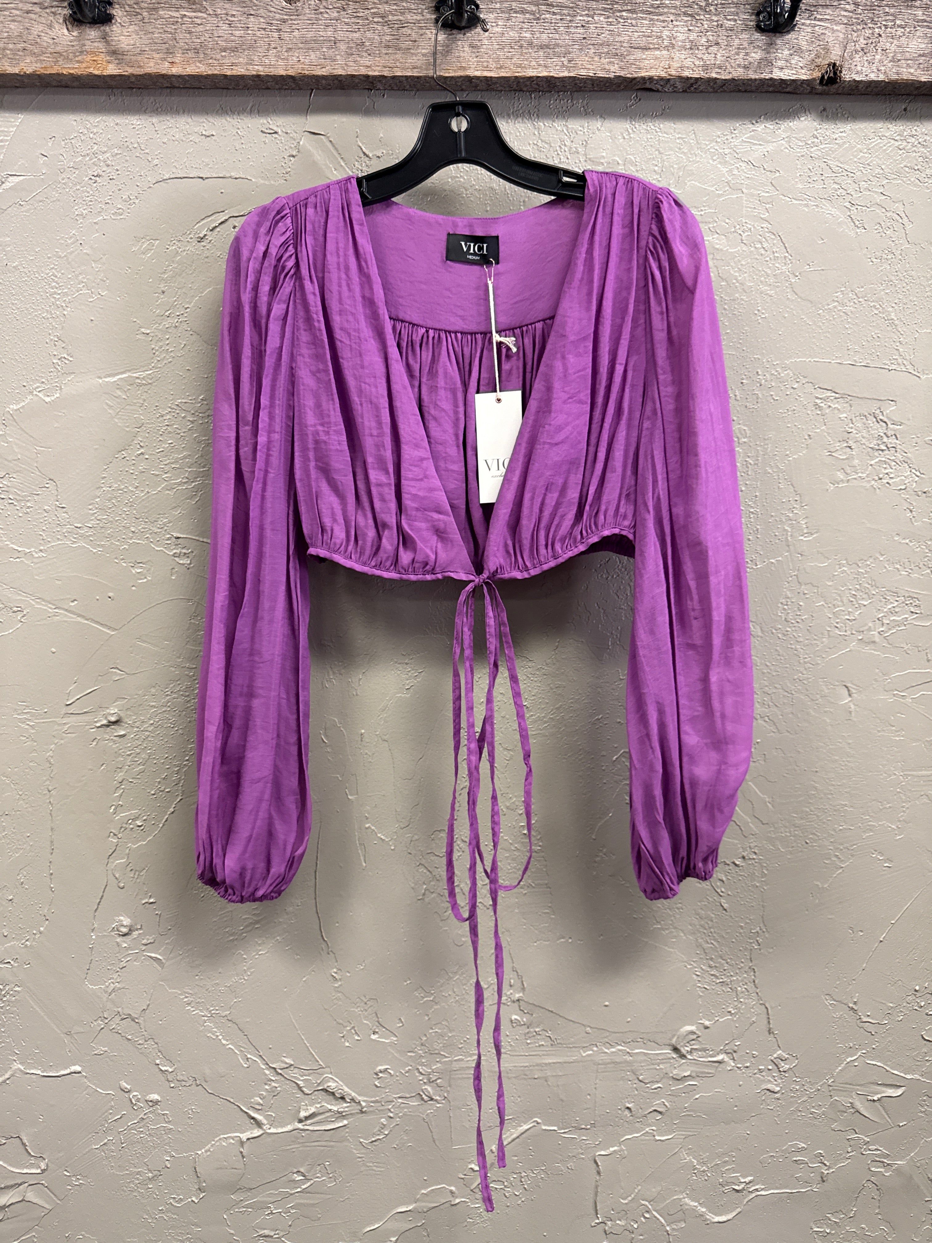 NWT VICI Long Sleeve Crop (org$58)