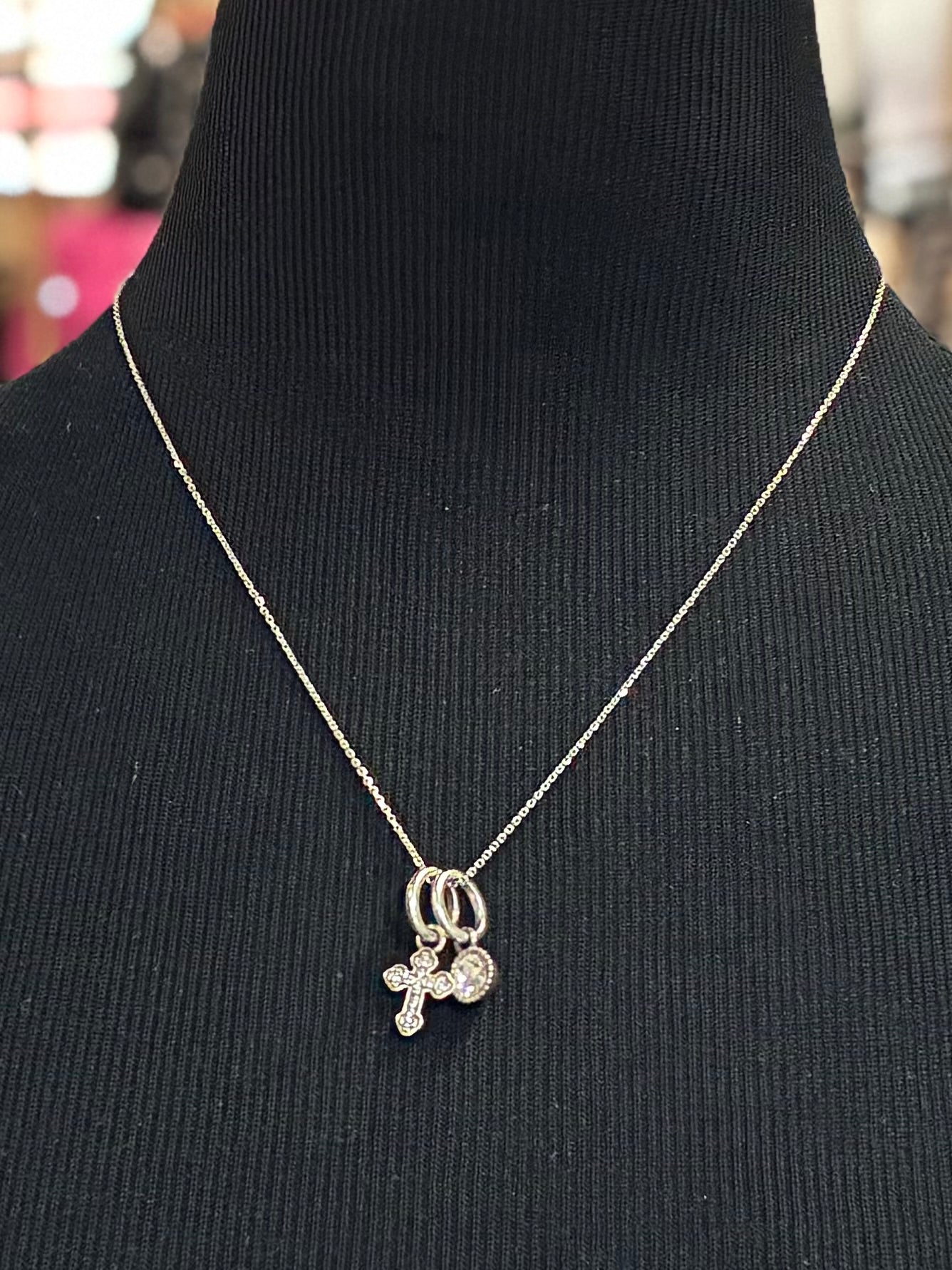 925 Kendra Scott Charm Necklace (org$140)
