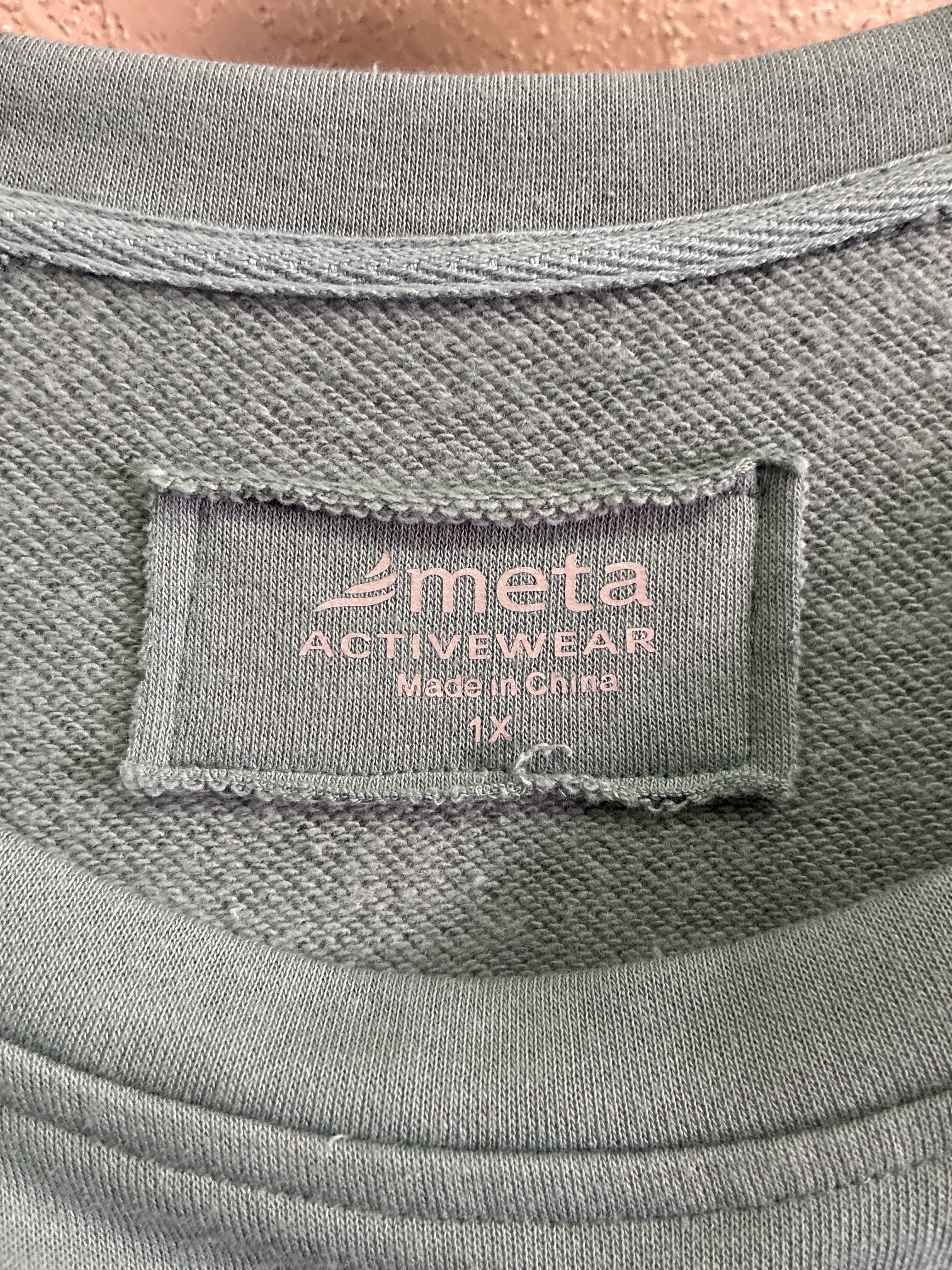 NWOT Meta Crisscross Sleeve Pullover