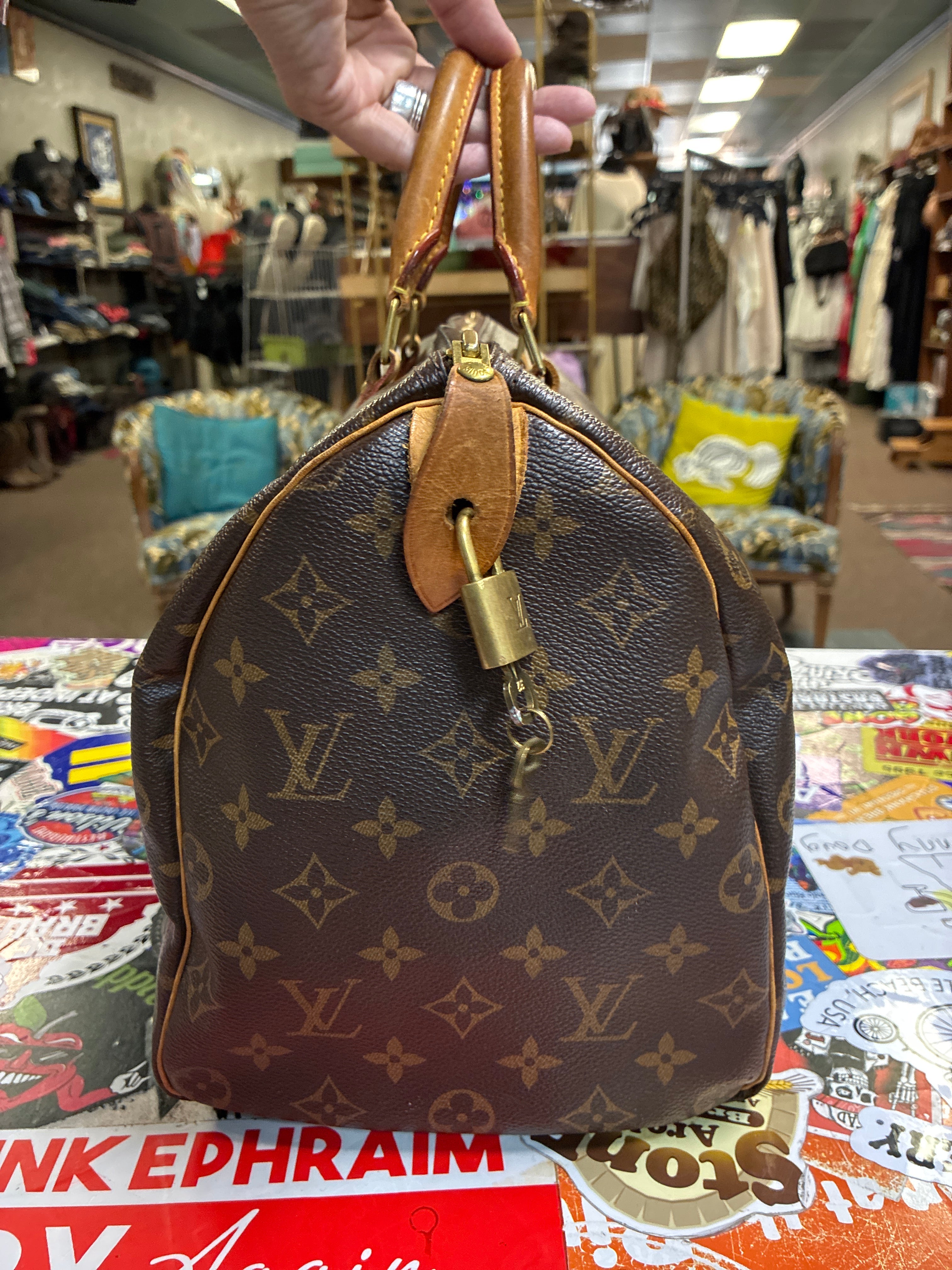 Authentic Vtg Louis Vuitton Monogram Speedy 35