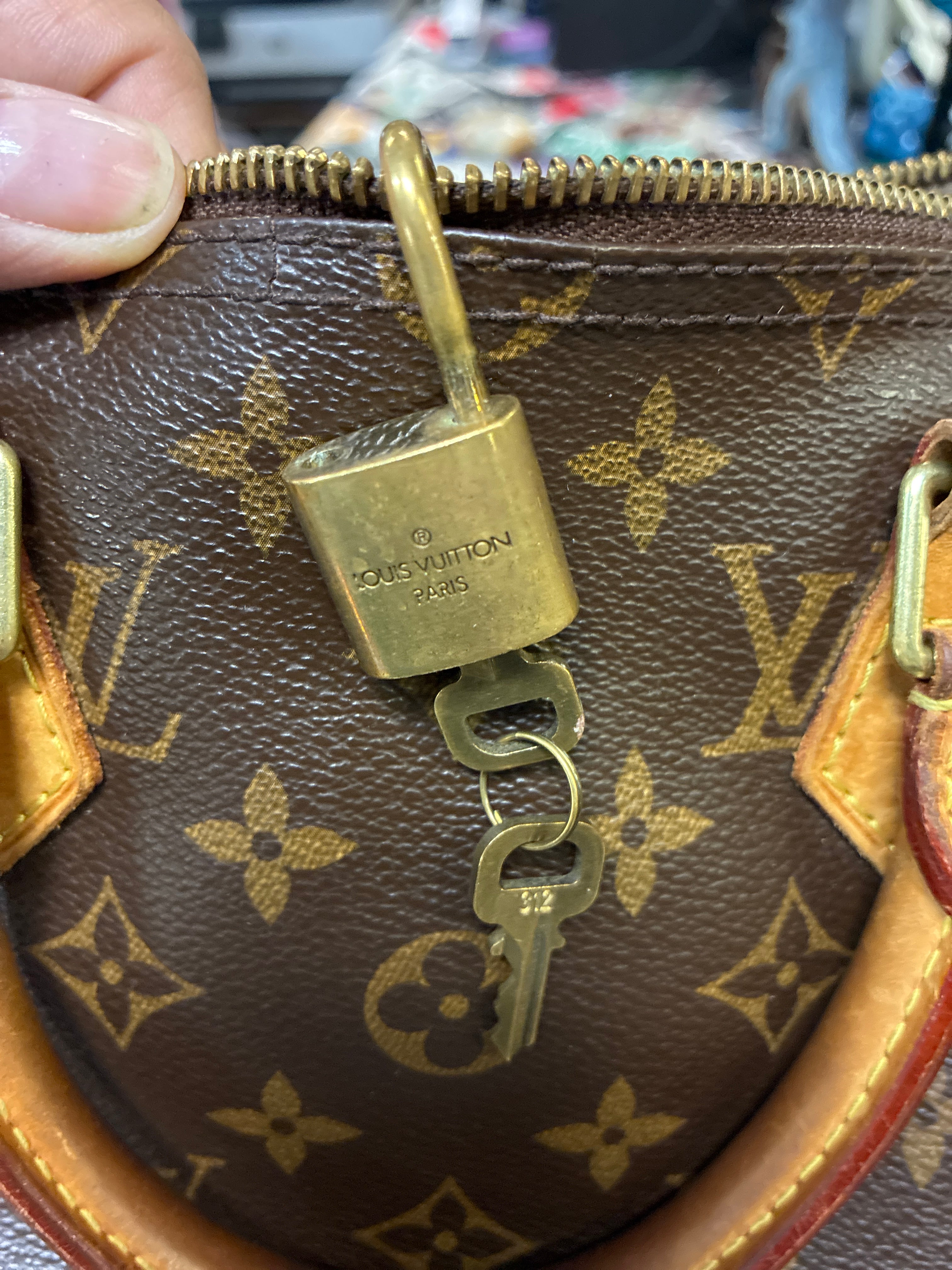 Authentic Vtg Louis Vuitton Monogram Speedy 35
