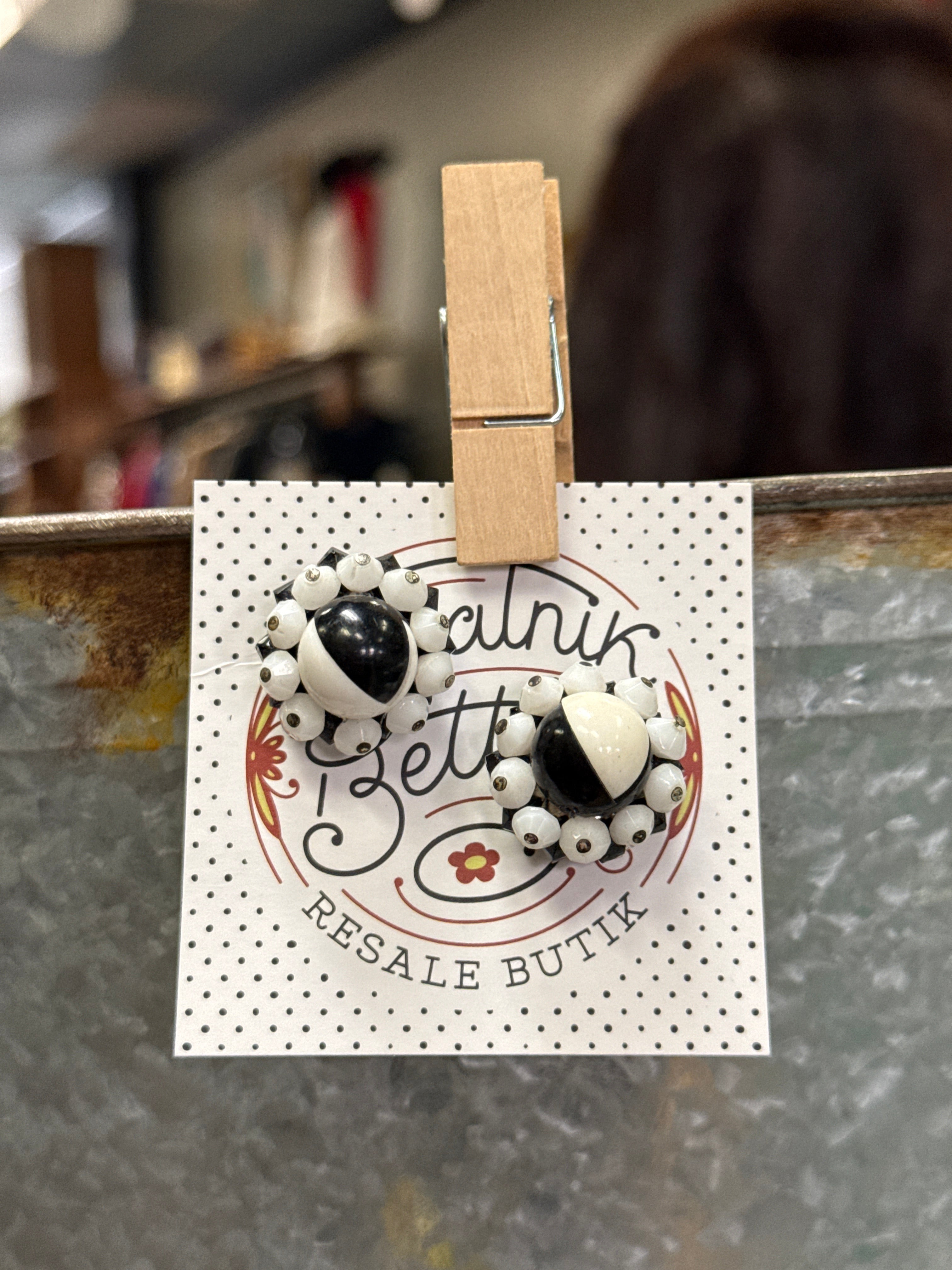 VINTAGE EARRINGS